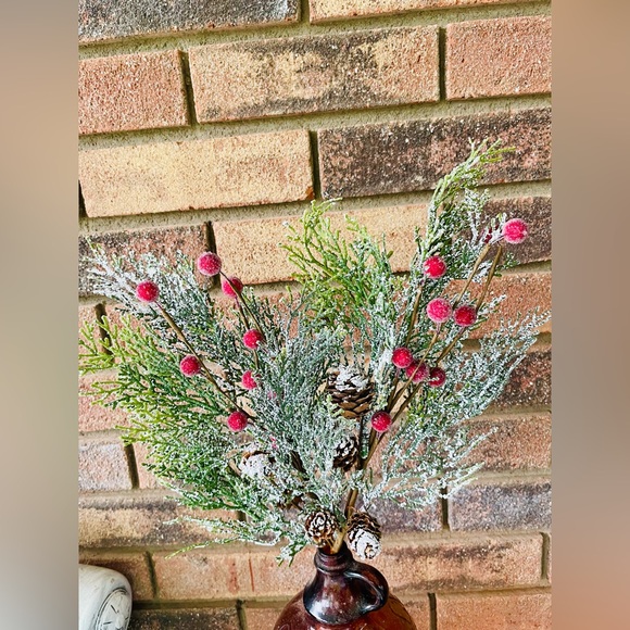 *Snowy Cypress & Sugar Berry Spray - Picture 9 of 11